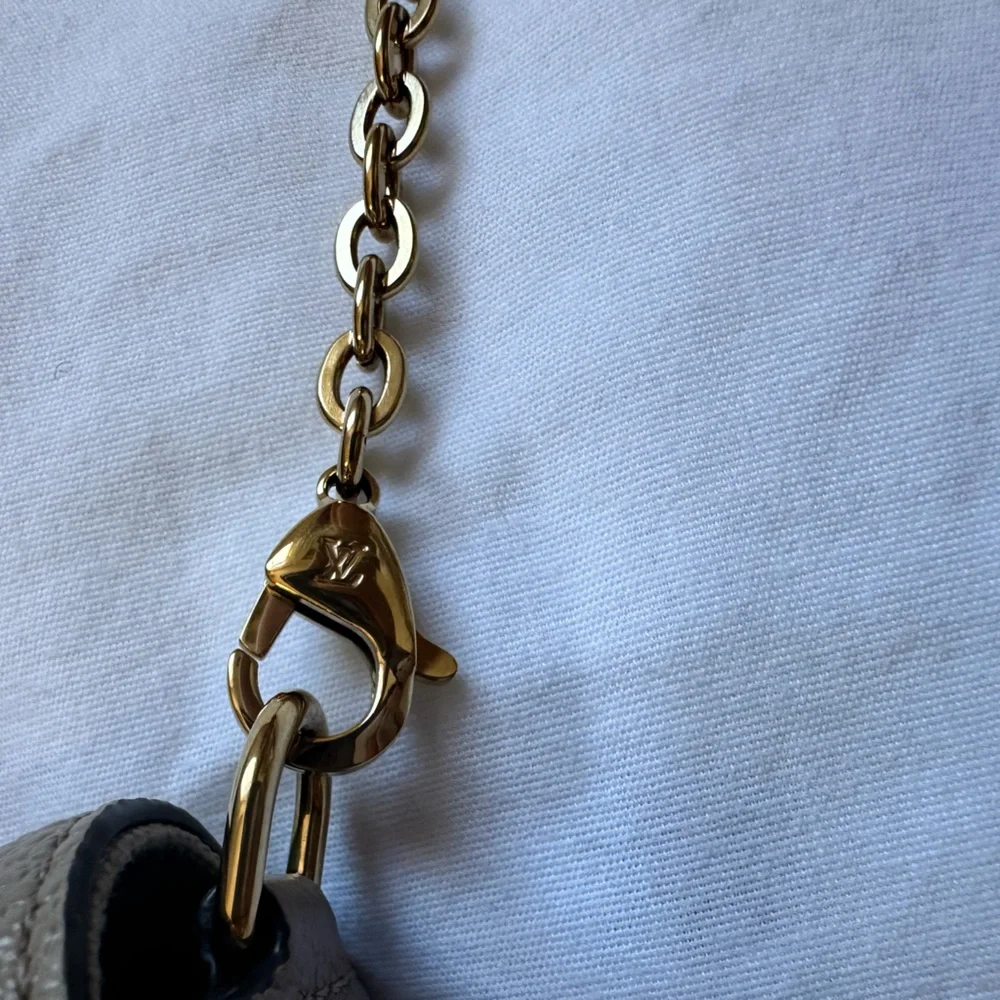 Felicia Pochette LOUIS VUITTON (in dove/cream) - Picture 4 of 12